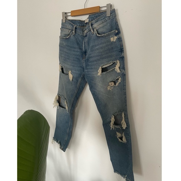 Zara - Distressed narrow legged jeans - size 6 - Picture 2 of 8
